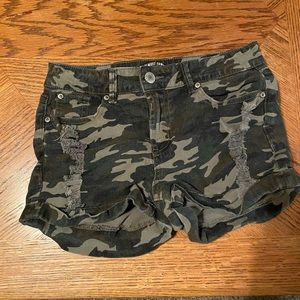 Mid rise camo ripped Jean shorts size 5
